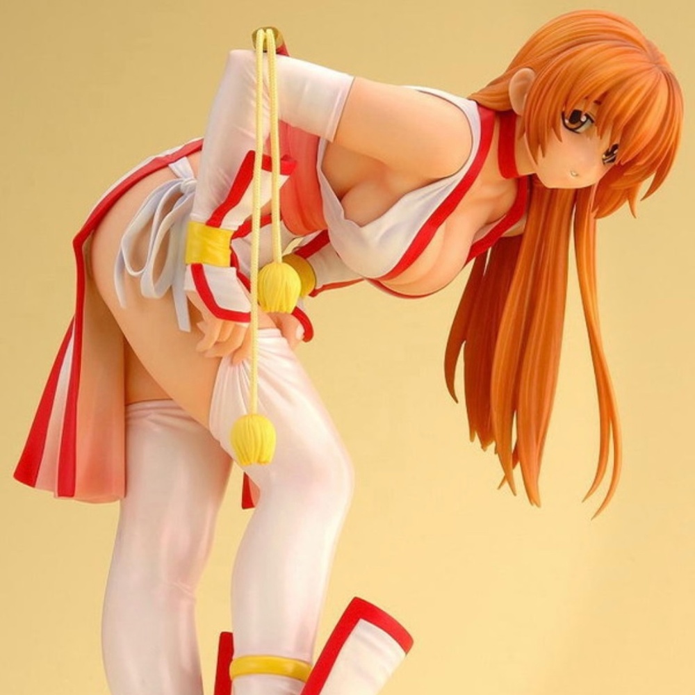 Dead or Alive Kasumi statue